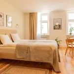 Cocorico Apartments Apartment